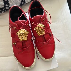 Versace sneakers needs to be cleaned great condition